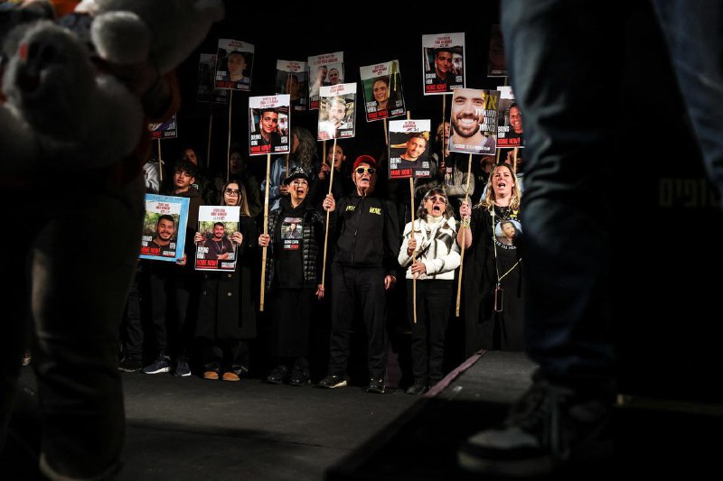 以方要求哈马斯提供被俘人员名单 否则拒绝履行协议以色列总理内坦亚胡表示，除非哈马斯提供被俘人员的名单，否则停火换俘协议将无法生效