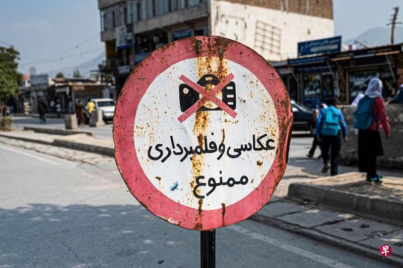 阿富汗塔利班逐步实施发布活人和动物图像禁令阿富汗道德部正在逐步禁止媒体发布生物图像，多个省份都已出台限制措施，一些塔利班官员则拒绝被拍照或拍摄