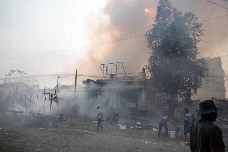 缅军政府据称轰炸中部一村庄 至少造成12人死亡缅甸地方行政官员称，缅甸军方对军政府武装控制的村庄发动空袭，造成至少12人死亡，轰炸目标是平民区