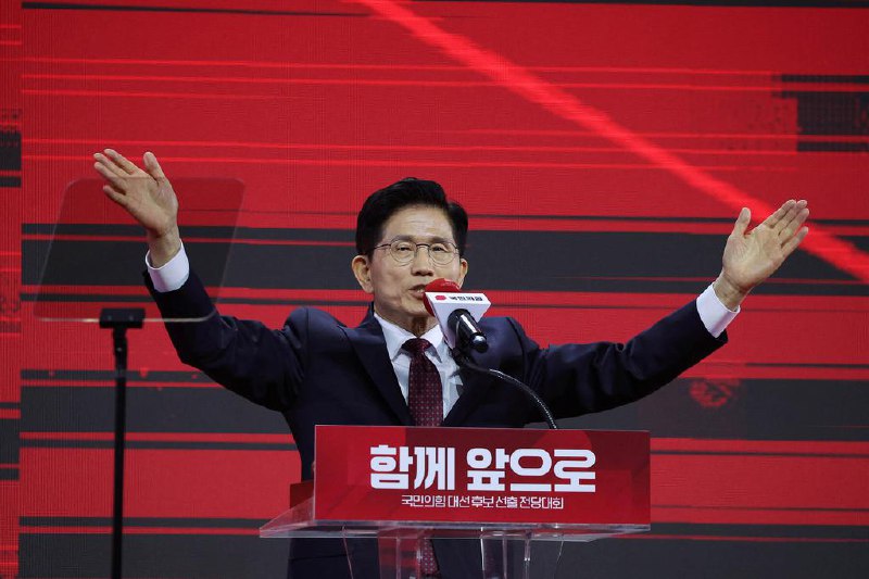 韩国前劳动部长金文洙 代表执政国民力量党竞选总统韩国执政的保守派国民力量党星期六（5月3日）推选前劳动部长金文洙代表该党角逐6月3日的总统大选