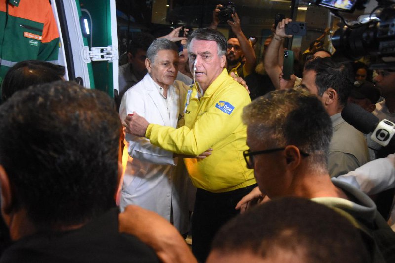 巴西前总统博索纳罗腹痛入院 接受肠道手术巴西前总统博索纳罗2018年遇刺留下旧患，因腹痛入院，接受肠道手术