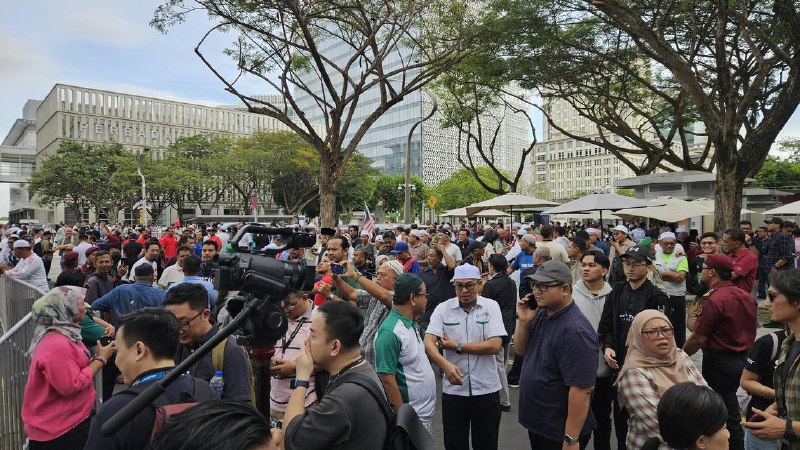 疑似彭亨王宫信函流出 称纳吉特赦令附录真实存在马来西亚上诉庭星期一（1月6日）审理前首相纳吉要求政府执行“特赦令附录”，允许纳吉居家服刑的上诉案