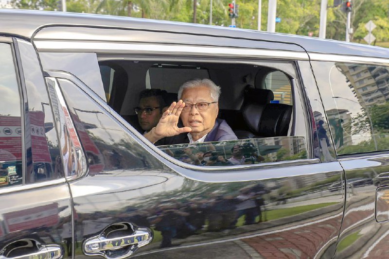 反贪会准备充公约1.7亿令吉 依斯迈不挑战马来西亚前首相依斯迈沙比里与前政治秘书莫哈末安努亚告诉法庭，他们无意挑战控方提出没收反贪会所扣押的约1亿7000万令吉（约5174万新元）现金的申请