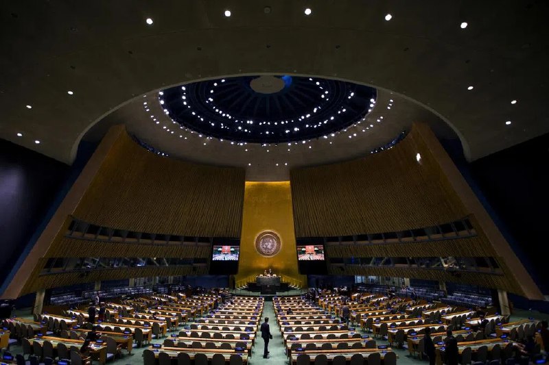 联大主席理事会吁紧急召开特别会议 讨论联合国当前挑战联合国大会主席理事会呼吁紧急召开联大特别会议，就联合国面临的挑战进行讨论，以提振联合国在国际和平与安全领域的作用