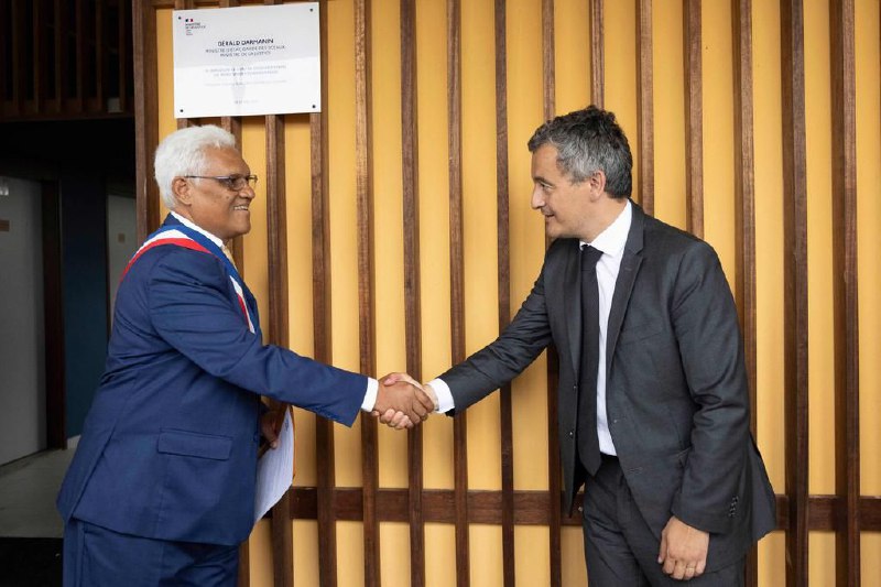 法国将在南美丛林建高设防监狱法国司法部长达尔马南说，政府将在南美热带丛林中的法属圭亚那（Guiana）设立一座高度设防的超级监狱，用于关押最危险的罪犯，包括毒品走私集团的关键人物