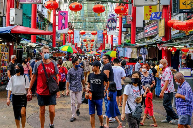 马国警方：当心年货骗局 网购年货提防便宜有诈年关将至，网络年货骗局猖狂出没，一不小心，先破财、再过年.华人忙着购买年货应节，狡猾的不法分子也趁机出动，精心设计各类网络陷阱，以“超优惠”的价格兜售年货，诱使民众下单付款