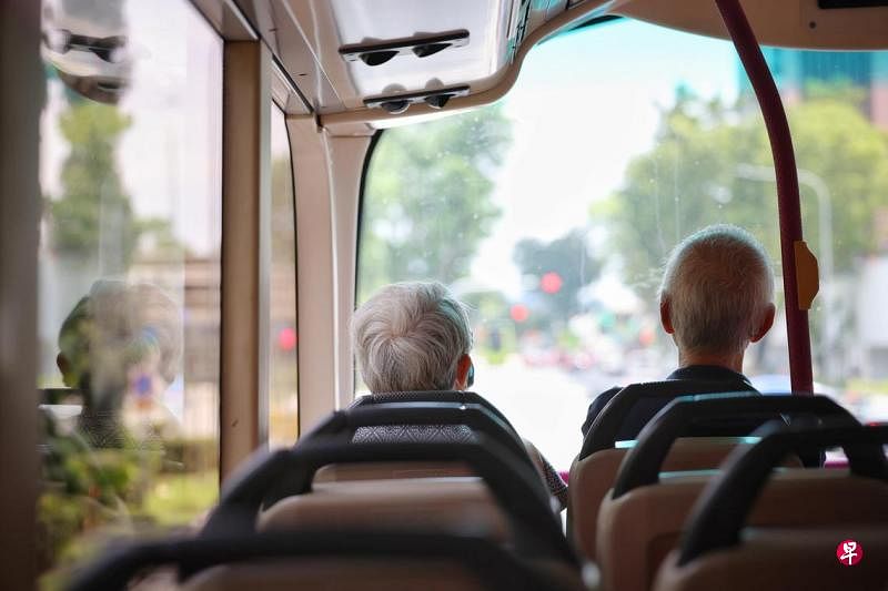 研究：夜间光污染与阿尔茨海默病发病风险相关美国拉什大学医疗中心研究人员开展的一项新研究显示，夜间光污染与阿尔茨海默病发病风险存在相关性，尤其是在65岁以下人群中，两者关系更为密切