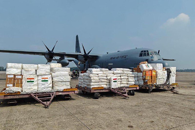 地震遇难人数过千 缅甸领导人抵灾区视察缅甸国家管理委员会说，截至目前，全国地震死亡人数为1002人，2376人受伤，30人失踪