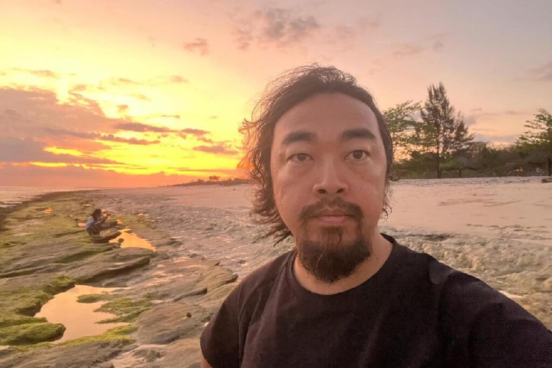 下午察：峰哥又要亡命天涯？因拍摄社会底层群体走红的中国知名网红“峰哥亡命天涯”，已连续多日未更新社媒，在官方新一轮网络“清朗”行动与多名网红遭不同程度封杀的背景下，曾被封禁过的他会否再次“亡命天涯”，引起网民关注