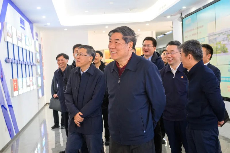 何立峰：坚决完成中国全年经济发展目标中国国务院副总理何立峰本周在湖北、湖南调研三天，要求中国有关部门和地方坚定信心，坚决完成全年经济发展目标任务，确保“十四五”（2021年至2025年）圆满收官、“十五五”（2026年至2030年）良好开局