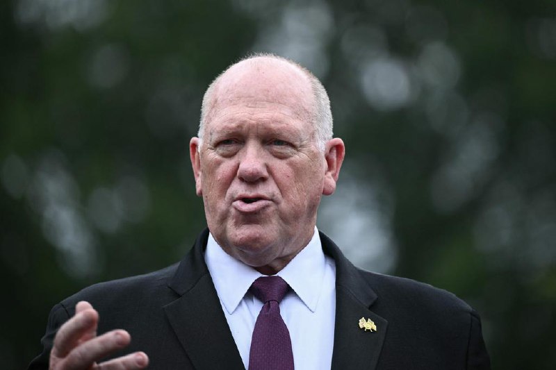 大规模扣押韩籍员工后 美高官：将锁定更多企业美国执法机构大规模突击搜查并扣押佐治亚州数百名无合法身份员工，包括韩国公民后，白宫高级官员说，特朗普政府计划锁定更多企业设施，加大对非法移民的执法力度