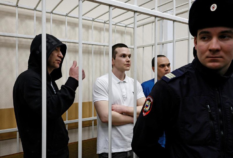 纳瓦尔尼三名律师被判监禁 俄法院: 他们与极端组织有关俄罗斯法院星期五（1月17日）裁定，已故俄罗斯反对派领导人纳瓦尔尼的三名律师与极端组织有关联的罪名成立，被判处三年半至五年半有期徒刑