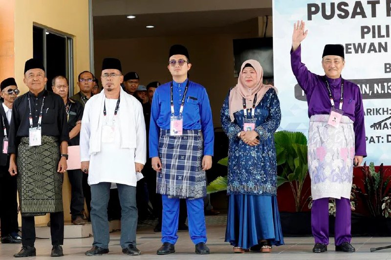 沙巴州选 596人角逐73个议席 最热选区14人争一席马来西亚第17届沙巴州选星期六（11月15日）提名，共有596人角逐73个州议席，较上届州选的447人增加149人或33.3%，成为沙巴史上最多候选人参战的选举；州内议席最少面对四角战，最高纪录去到14人大混战