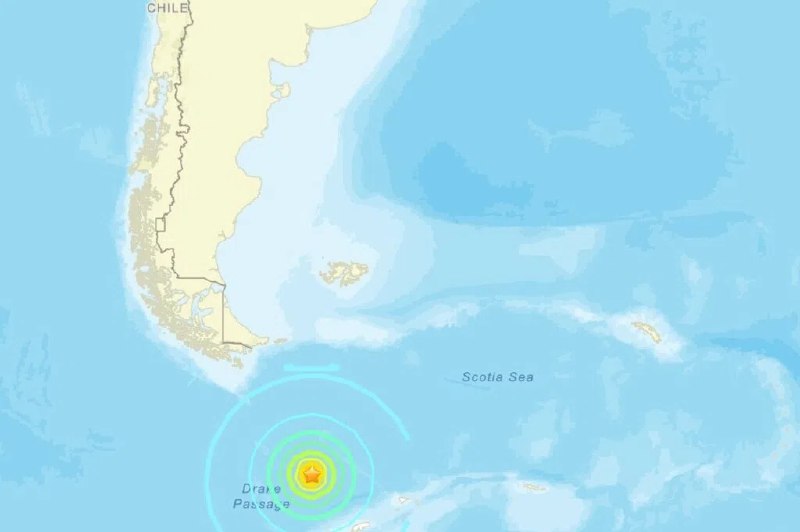 德雷克海峡发生7.8级地震 一度发布海啸预警智利大学全国地震中心消息，位于南美洲与南极洲之间的德雷克海峡发生7.8级地震，紧急部门一度发布海啸预警