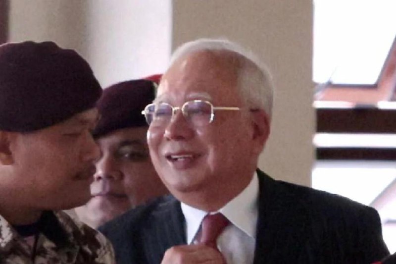 消息：国大党领袖见纳吉 “向国阵说再见”马来西亚国民阵线成员国大党频传可能脱离国阵之际，有消息指国大党高层领袖星期一（9月8日）会见前首相与前国阵主席纳吉，并“向国阵说再见”