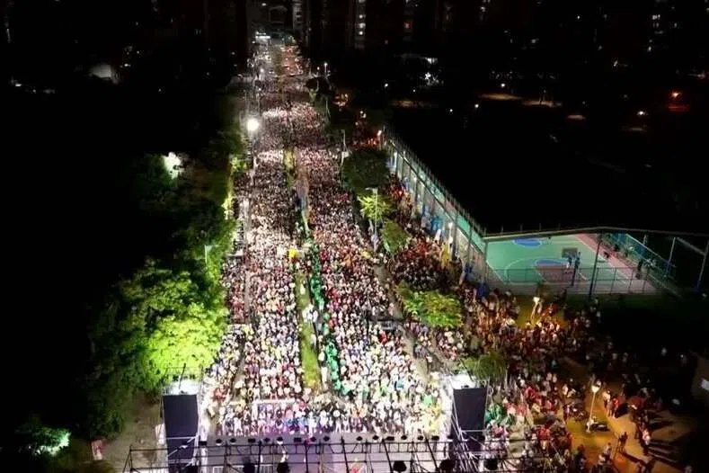 台绿委林岱桦高雄造势万人到场 游盈隆：投下超级变数涉及贪污案、参与民进党高雄市长初选的立委林岱桦，星期六晚在当地举办大型造势活动，吸引万人到场