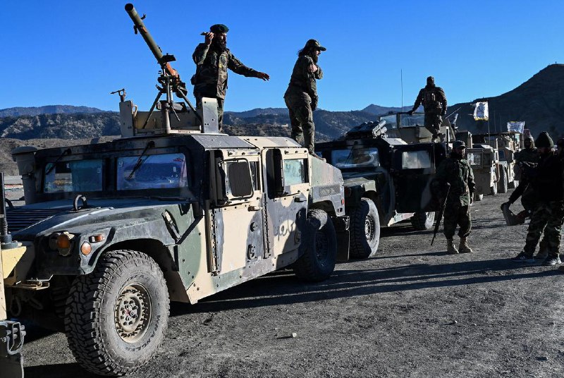 阿富汗政府办公室发生自杀式炸弹袭击阿富汗发生自杀式炸弹袭击，袭击者在首都喀布尔政府办公室附近引爆炸弹，伤亡人数不详