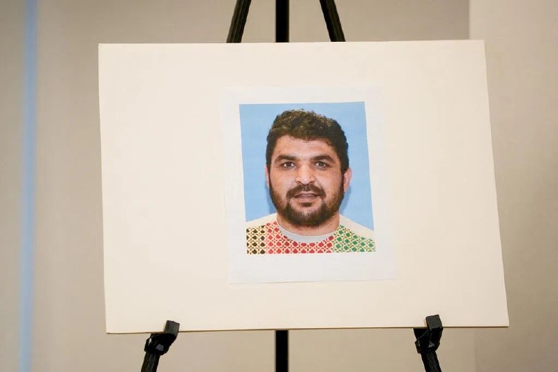 特朗普下令全面审查美国移民政策美国两名国民警卫队成员遭一名阿富汗公民枪击重伤后，美国总统特朗普下令对前总统拜登执政时批准的庇护申请以及向19个国家公民发放的绿卡进行广泛审查