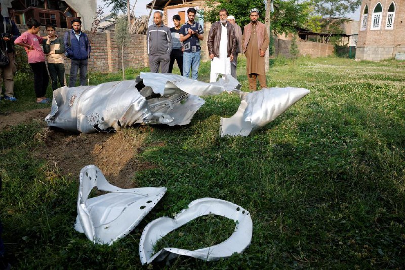 【印巴冲突】三架印度战机在本土境内坠毁有消息指，三架印度战机星期三（5月7日）在本土境内坠毁，但未说明坠机原因