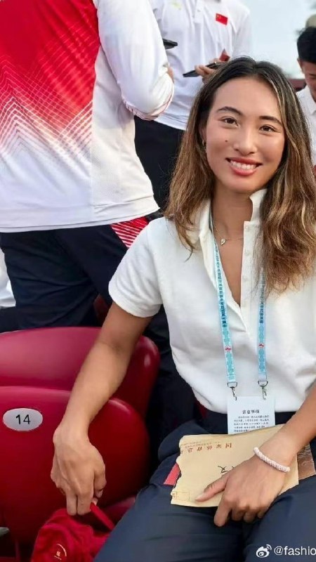 姚明甄子丹郑钦文等文体明星观礼阅兵式中国星期三（9月3日）上午在天安门广场举行阅兵仪式，包括姚明、甄子丹、潘展乐、郑钦文、苏炳添等多个文体明星也出现在阅兵式现场