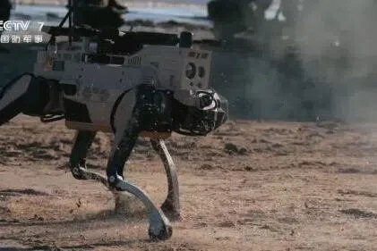 下午察：“机器狼”投入台海战场集群抢滩？“过去最危险的前200米需要战士用生命去蹚，而现在由’狼群’替战士们完成