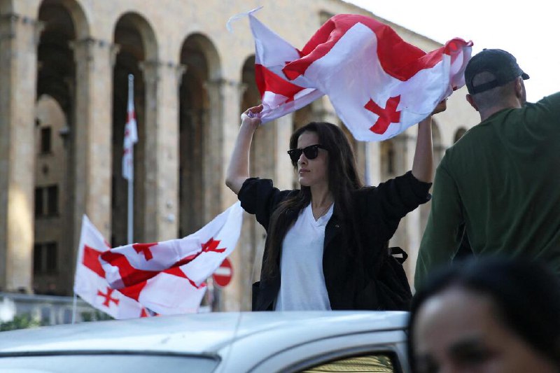 数千民众上街抗议 格鲁吉亚选举日爆发警民冲突格鲁吉亚星期六（10月4日）举行地方选举日时，首都第比利斯爆发大规模抗议并与警方发生冲突