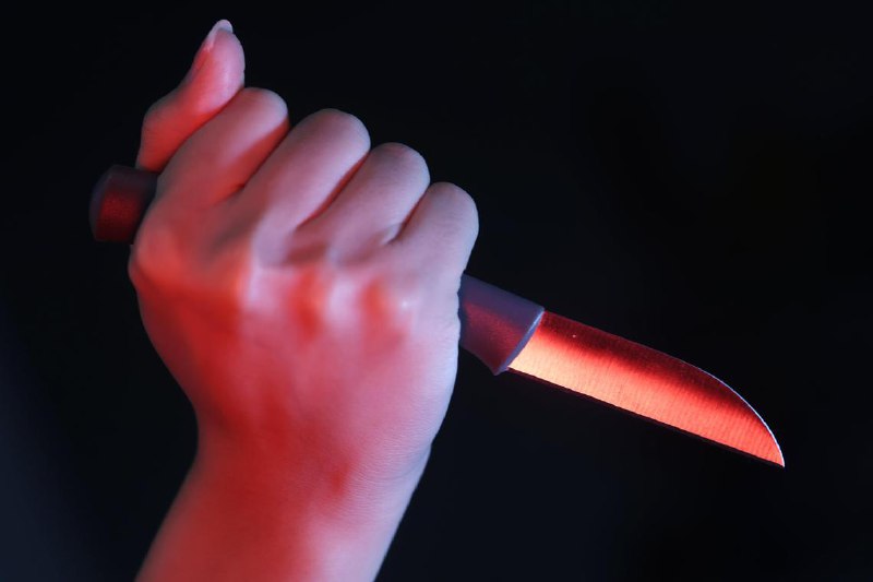 日本持刀袭击事件 17岁少年涉街头刺死另一名少年日本发生持刀袭击事件，一名17岁少年涉嫌在东京街头刺死另一名17岁少年