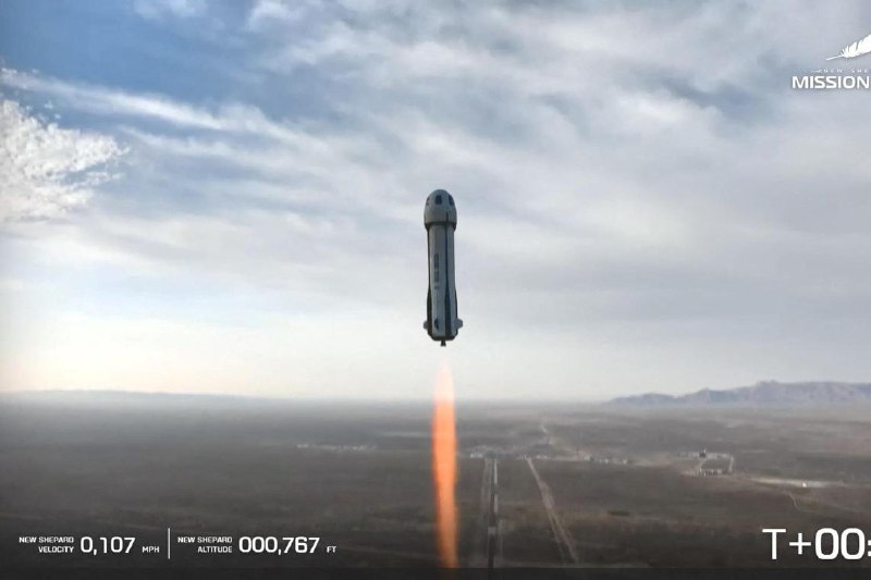 美国乐坛天后凯蒂佩里乘火箭升空 六乘客全为女性美国乐坛天后凯蒂佩里与其他五名女性，一同乘坐的火箭已升空，这是60多年来首次出现全女性飞行机组