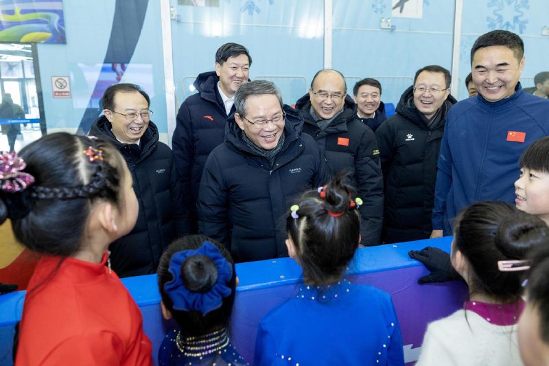 李强黑龙江调研：激发冰雪经济活力打造经济新增长点在黑龙江调研的中共中央政治局常委、国务院总理李强强调，用好特色优势资源，丰富优质产品供给，激发冰雪经济活力，打造服务消费新亮点和经济新增长点