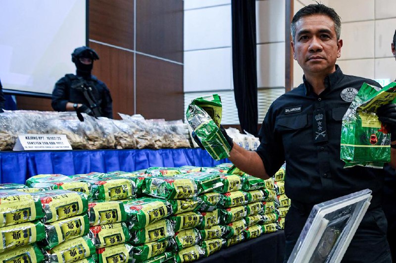 马国警方侦破今年最大毒品案马来西亚警方侦破今年最大规模毒品案，起获准备运往日本与韩国超过2公吨、市值8214万令吉（约2484万新元）的各类毒品