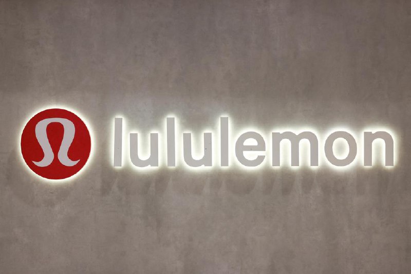 Lululemon下调第三季与全年业绩预测 盘后股价大跌超过15%加拿大瑜伽和健身服装品牌Lululemon，因难以在艰巨的消费环境中，满足高预期并平衡关税所导致的支出，下调集团盈利预测