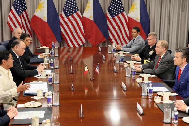 美国承诺助菲律宾加强对华威慑美国高级官员向到访的菲律宾总统小马可斯承诺，华盛顿将保卫菲律宾并增加军事资源，以震慑咄咄逼人的中国