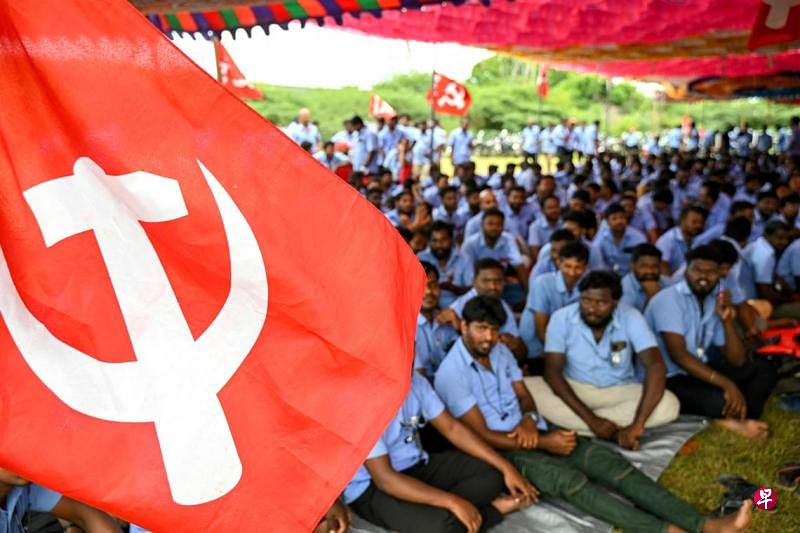 印度三星电子员工罢工 要求加薪印度数百名三星电子员工连续三天罢工，要求提高工资和改善工作时间