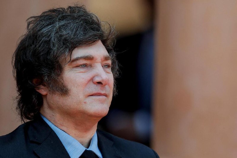 阿根廷总统致敬柯克 吁政治右翼“永不言弃”阿根廷总统米莱在南美保守派会议上，致敬遇刺身亡的美国右翼意见领袖柯克，呼吁政治右翼“在思想斗争中永不言弃”