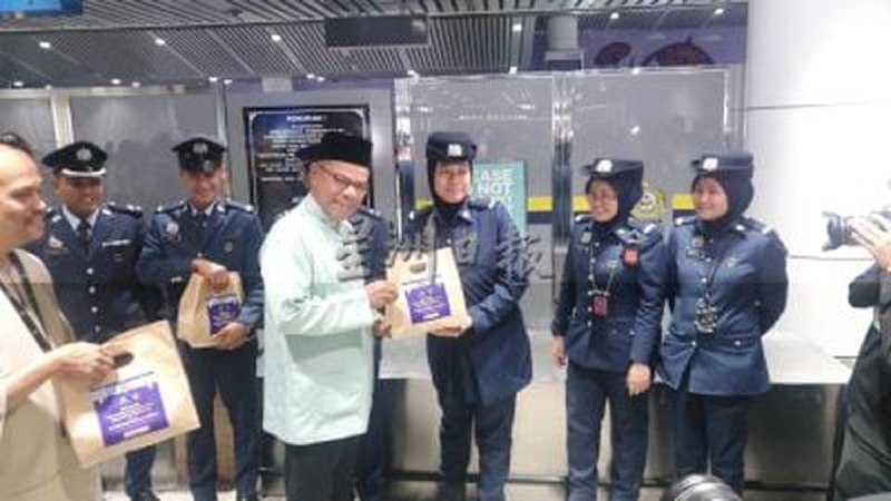 马国边境管制机构扩张 今年增设近百入境检查站马来西亚边境管制与保护机构（APKS）自成立以来，已在全国各地设立了22个入境关卡检查站，并计划在今年内逐步增设近100个，最终达到123个，进一步强化国家边境管控