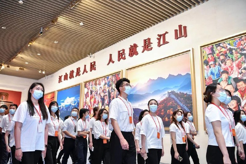 下午察：不想上班、不想种田，想入党？短视频平台抖音过去几天出现大量“不想上班、想入党”的段子，许多人纷纷对着镜头半真半假地说：“我不想上班，也不想种田，我想入党，想为人民服务