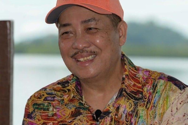 沙巴首长见州元首 传州议会快解散沙巴州议会快解散了？据《星洲日报》报道，网上流传的视频显示，沙巴首长哈芝芝的车子星期四（10月2日）傍晚6时30分左右驶离沙巴州元首府