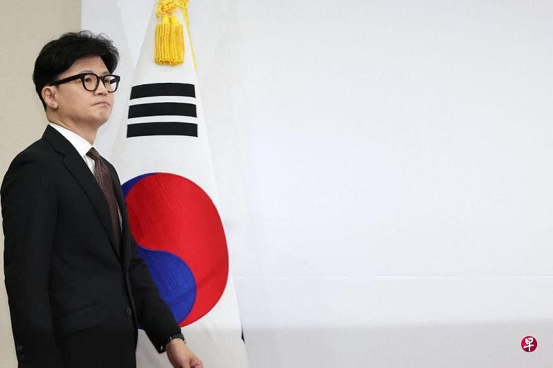 韩执政党党首韩东勋辞去党首职务韩联社星期一（12月16日）报道，韩国执政党国民力量党党首韩东勋称辞去党首职务