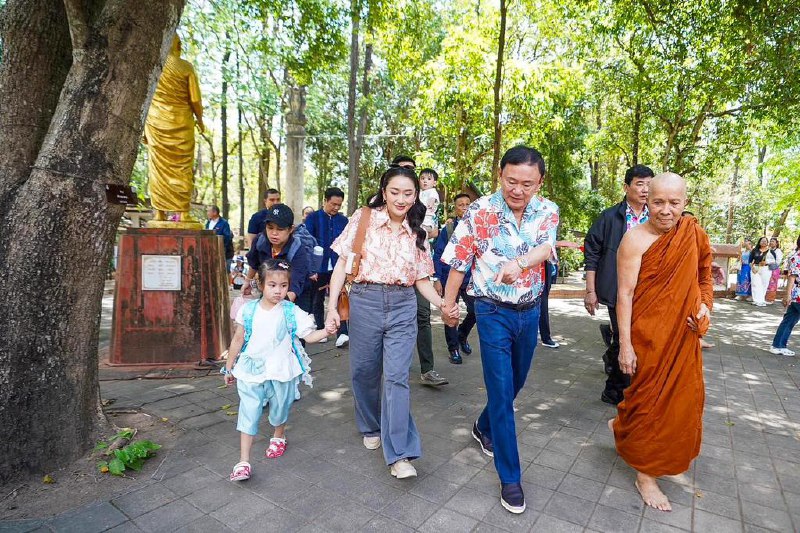 达信：缅甸各方和谈可能性很高泰国前首相达信说，缅甸军政府和反政府武装同意进行和平谈判的可能性很高