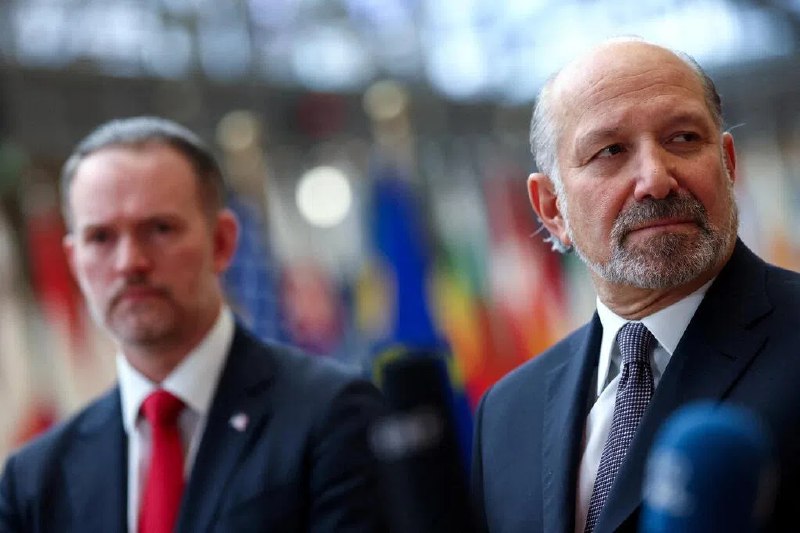 消息：美商务部要求由美支配投资资金 但瑞士拒绝知情人士透露，美国商务部在近期的贸易谈判中向瑞士施压，要瑞士承诺投资数十亿美元，这些资金将由华盛顿方面支配，瑞士官员拒绝了这一要求