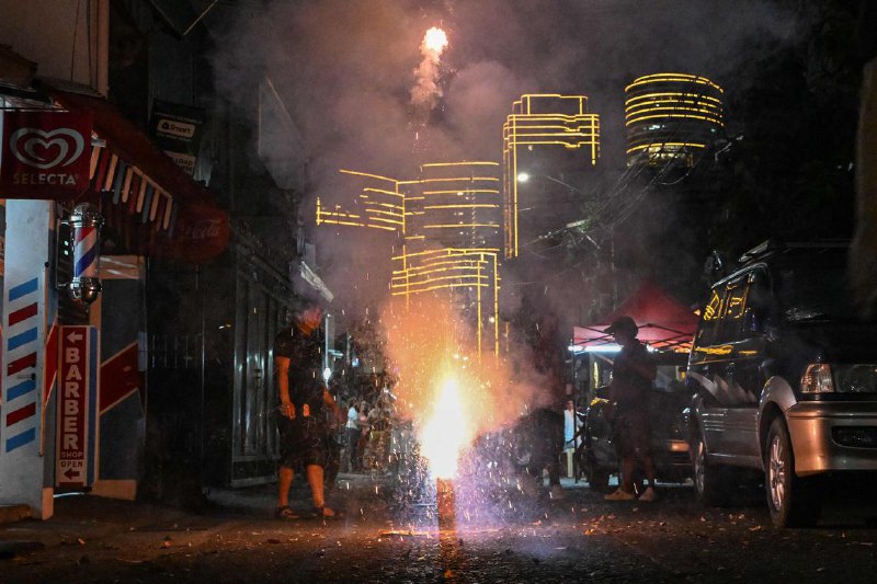 菲律宾圣诞和新年期间 发生340起放鞭炮受伤事件菲律宾卫生部说，在圣诞节和新年狂欢期间，全国共发生340起与鞭炮有关的受伤事件
