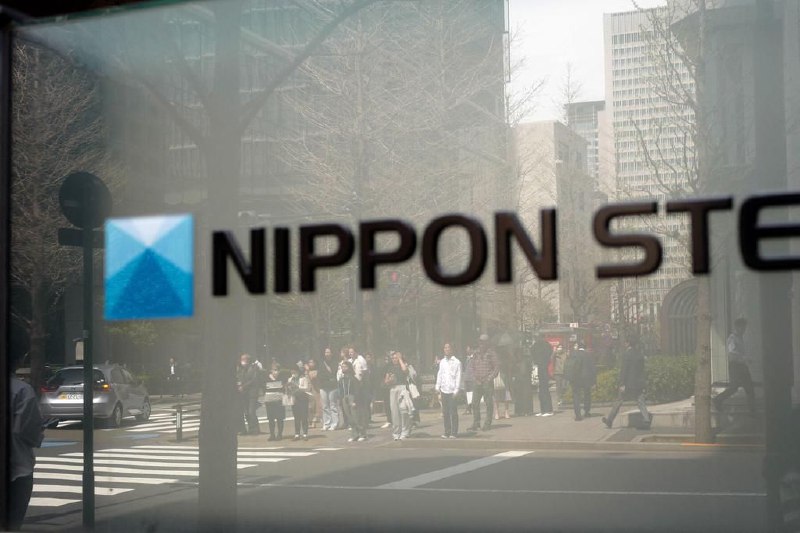 知情者：日本制铁承诺投资美钢140亿美元根据路透社看到的一份文件和三名知情人士，日本制铁公司计划向美国钢铁公司运营投资140亿美元（约181亿新元），其中包括在特朗普政府批准日本制铁收购这家标志性美国公司的情况下，斥资40亿美元在美国建造一座新钢铁厂