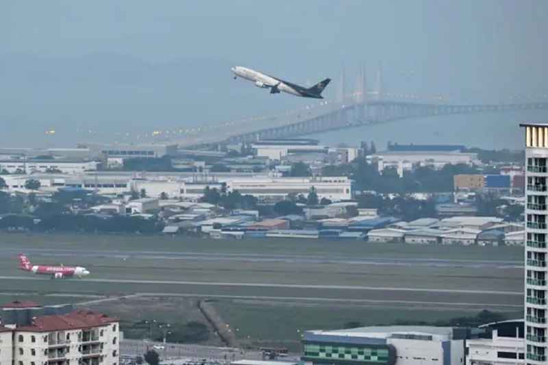 马国军机发生事故 吉打机场暂时关闭马来西亚空军一架战机在吉打亚罗士打苏丹阿都哈林机场发生事故，导致机场必须关闭数小时清理跑道，期间所有航班都受影响