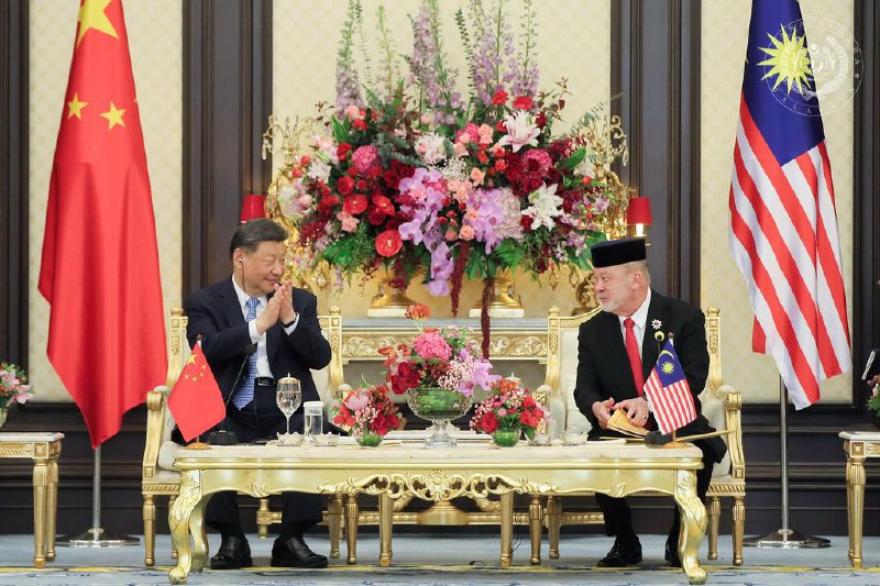 习近平与马元首会面 提出要深化政治互信和发展战略对接中国国家主席习近平星期三（4月16日）早上与马国最高元首苏丹依布拉欣会面时，提出中马两国要持续深化政治互信、深化发展战略对接，在涉及彼此核心利益和重大关切问题上相互支持