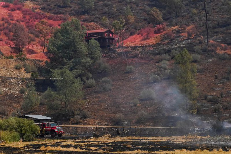 美国加州“闪电大火”迅速蔓延美国加利福尼亚州多地因闪电引发的野火，星期三（9月3日）已蔓延数万英亩
