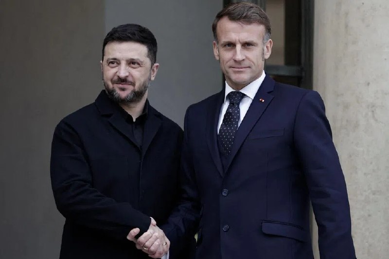 泽连斯基在巴黎与马克龙会晤乌克兰总统泽连斯基抵达巴黎，在美国推动俄乌和平进程之际与法国总统马克龙会晤，以巩固欧洲对基辅的支持