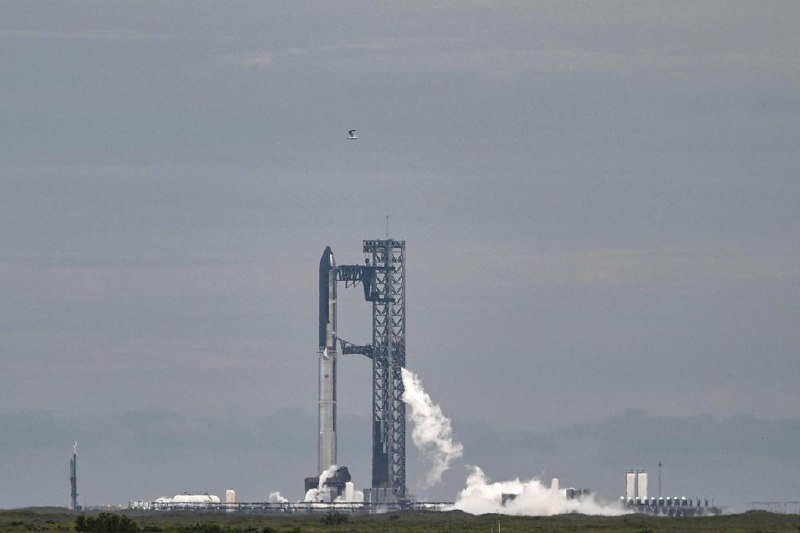 SpaceX再度推迟星舰试飞 称需排查地面系统问题美国太空探索技术公司SpaceX宣布，取消原定的“星舰”（Starship）巨型火箭第10次试飞，理由是需排查地面系统问题
