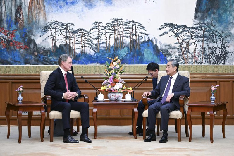 会美新任驻华大使 王毅：中方严格落实中美经贸会谈共识中国外交部长王毅星期二（6月3日）在北京会见美国新任驻中国大使珀杜（David Perdue）时强调，中方严格落实中美经贸会谈共识