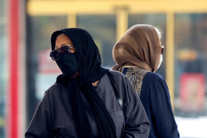 伊朗过半议员批司法部门未严格执行女性戴头巾令伊朗超过半数的议员指责司法部门未能有效执行强制佩戴头巾的法律，导致一些伊朗女性拒绝佩戴头巾