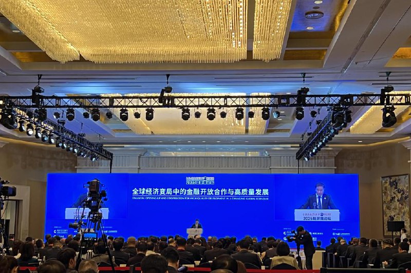 中国央行将在上海试行货币政策工具创新中国央行宣布多项新政，包括在金融重镇上海开展离岸贸易金融服务综合改革试点、试行结构性货币政策工具创新等，扩大上海金融开放水平